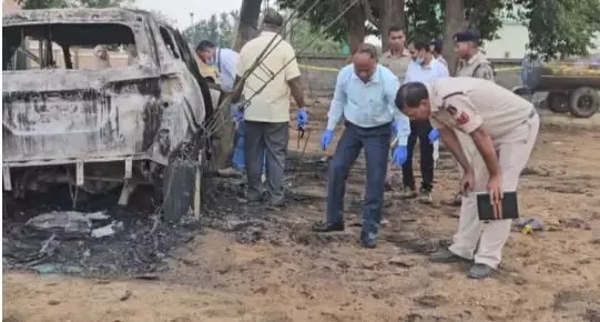 CG News: रेत तस्करी विवाद में भाजपा नेता और भाई को फॉर्च्यूनर कार में जिंदा जलाया, 2 की मौत