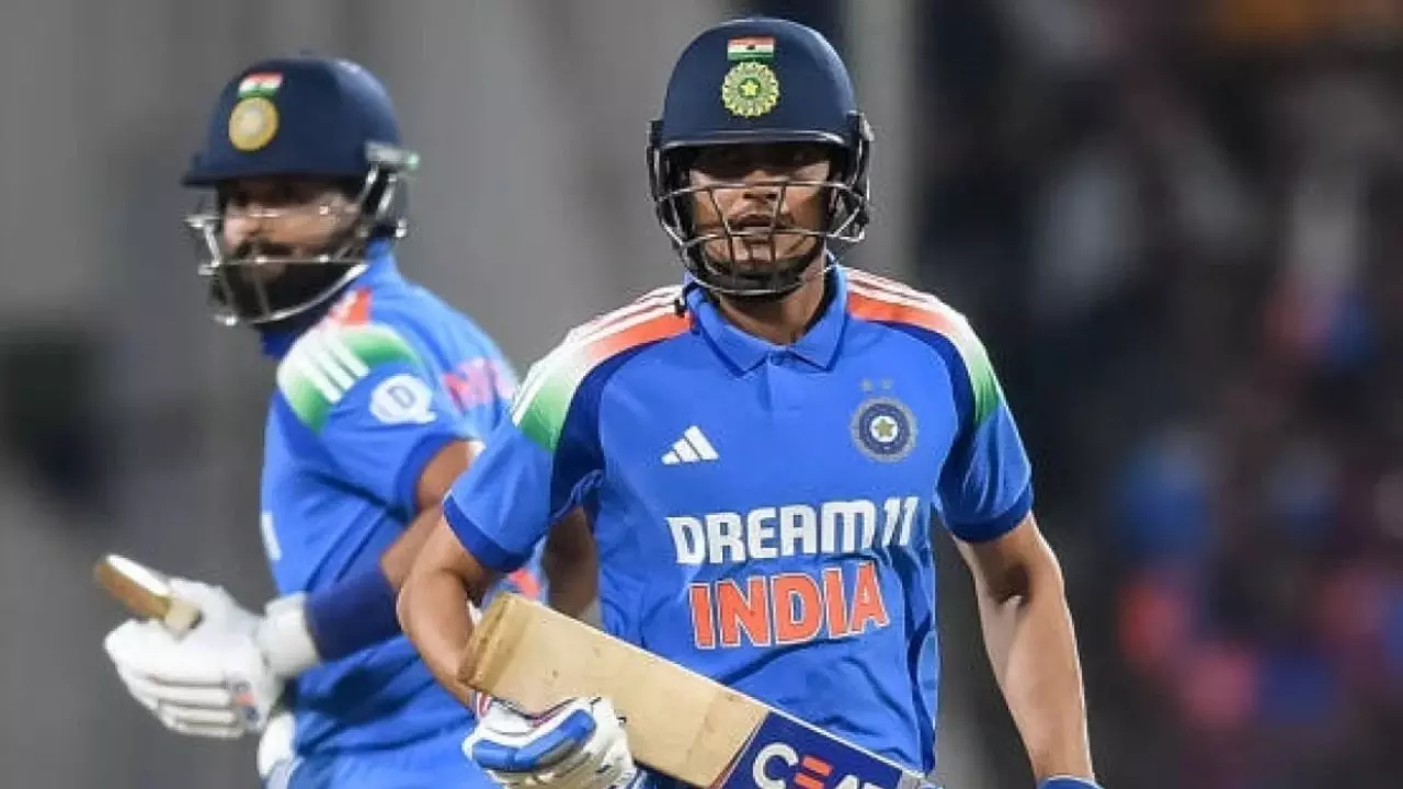 IND vs ENG 2nd ODI: भारत और इंग्लैंड के बीच मुकाबल कल, मैच से पहले शुभमन गिल की फिटनेस पर आया बड़ा अपडेट, देखें डिटेल्स IND vs ENG 2nd ODI: भारत और इंग्लैंड के बीच मुकाबल कल, मैच से पहले शुभमन गिल की फिटनेस पर आया बड़ा अपडेट, देखें डिटेल्स