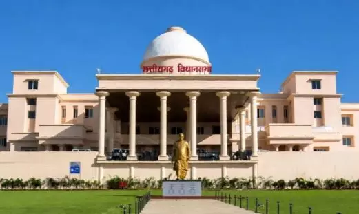 विधानसभा में गूंजा जमीन देने के लिए फर्जी ग्रामसभा का मामला, मंत्री के जवाब से विपक्ष का वॉकआउट विधानसभा में गूंजा जमीन देने के लिए फर्जी ग्रामसभा का मामला, मंत्री के जवाब से विपक्ष का वॉकआउट