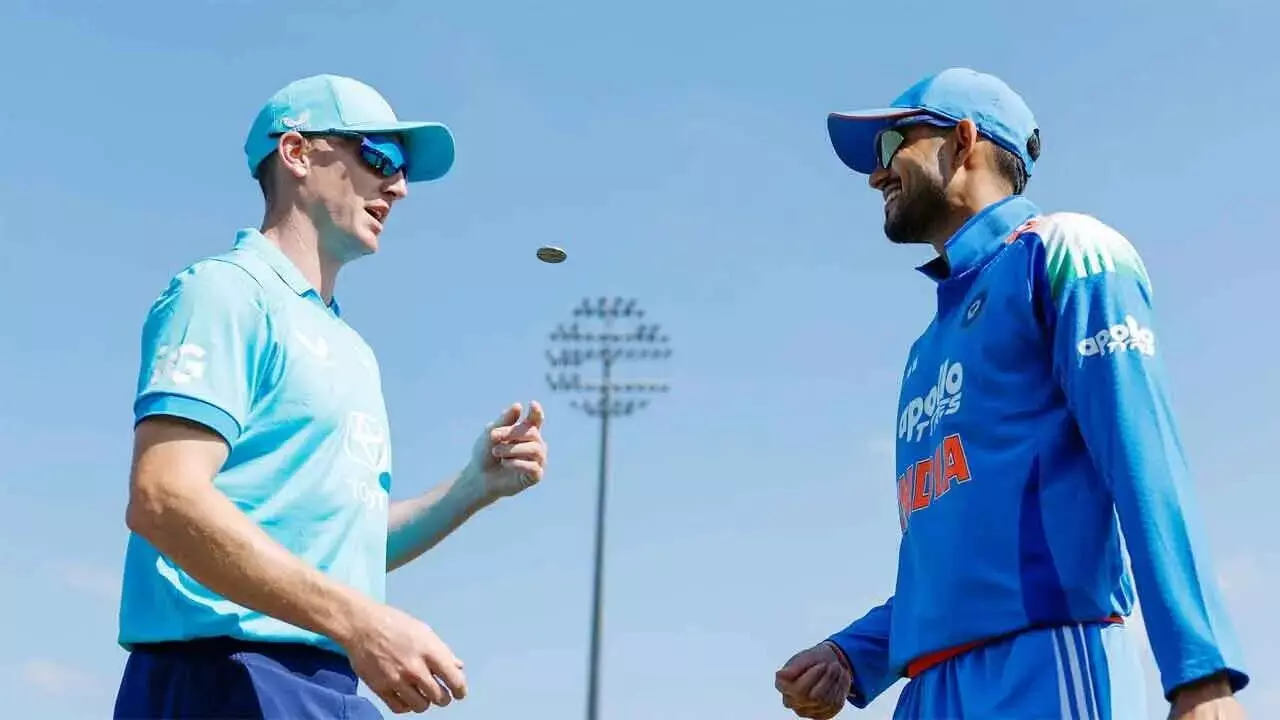 IND vs ENG 2nd ODI: इंग्लैंड ने टॉस जीतकर चुनी गेंदबाजी, केएल राहुल बाहर, देखें दोनों टीमों की प्लेइंग 11 IND vs ENG 2nd ODI: इंग्लैंड ने टॉस जीतकर चुनी गेंदबाजी, केएल राहुल बाहर, देखें दोनों टीमों की प्लेइंग 11