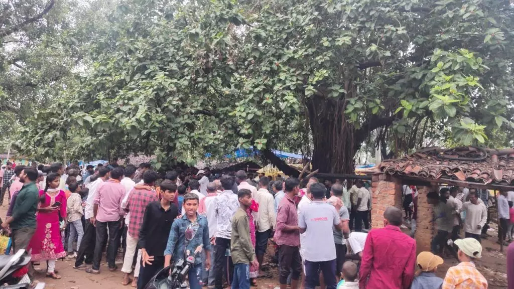 CG News : मूसलाधार बारिश से जर्जर होटल गिरा, मलबे में दबे कई लोग, सभी का अस्पताल में उपचार जारी CG News : मूसलाधार बारिश से जर्जर होटल गिरा, मलबे में दबे कई लोग, सभी का अस्पताल में उपचार जारी