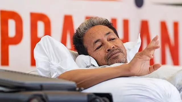 Sonam Wangchuk: 20वें दिन भी अनशन पर डटे सोनम वांगचुक, बोले- 20 जुलाई तक जिंदा रहूंगा, नहीं तो भूत बनकर वापस आऊंगा