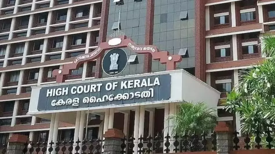 Sabarimala Temple: सबरीमाला मंदिर के घी प्रसाद मामले की होगी दोबारा जांच, हाईकोर्ट ने मांगी रिपोर्ट Sabarimala Temple: सबरीमाला मंदिर के घी प्रसाद मामले की होगी दोबारा जांच, हाईकोर्ट ने मांगी रिपोर्ट