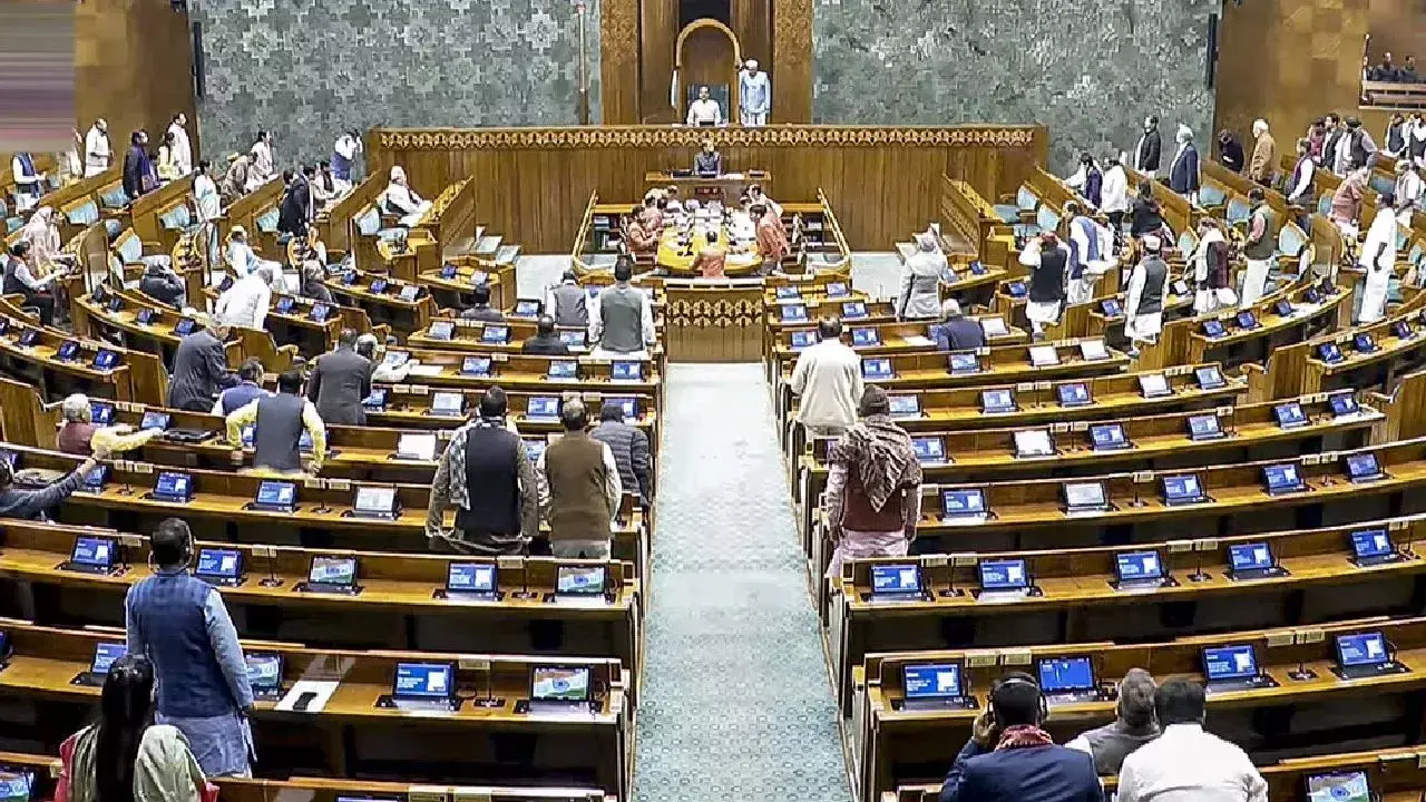 Vande Mataram Bill 2026: ‘वंदे मातरम’ के अपमान पर सख्त कानून की तैयारी, दोषी पाए जाने पर होगी 3 साल की जेल Vande Mataram Bill 2026: ‘वंदे मातरम’ के अपमान पर सख्त कानून की तैयारी, दोषी पाए जाने पर होगी 3 साल की जेल