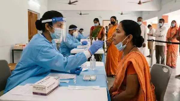 COVID-19: देश में फिर लौट रहा कोरोना, 17 दिनों में आए 339 नए केस, 4 लोगों की मौत
