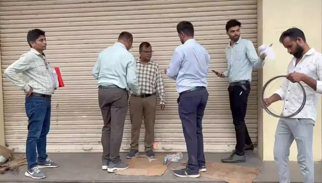 CG News : PDS चावल की कालाबाजारी पर शिकंजा, अरुण ट्रेडर्स से 130 बोरी सरकारी चावल जब्त, दुकान-गोदाम सील