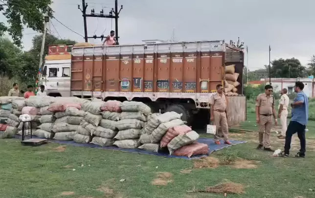 MP Crime : मक्के की बोरियों में छिपी थी करोड़ों की खेप, पुलिस ने ट्रक से भारी मात्रा में गांजा पकड़ा, दो तस्कर गिरफ्तार