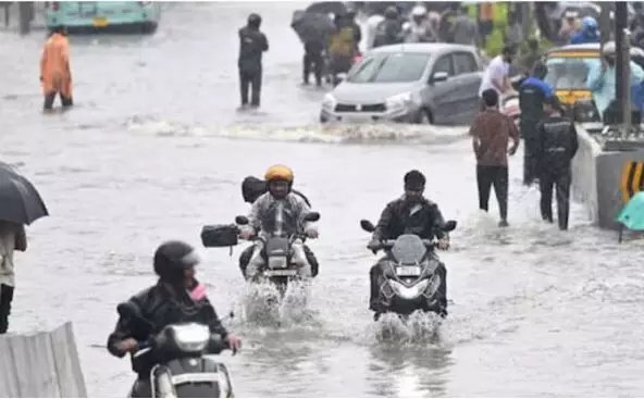 CG Weather Update: छत्तीसगढ़ में 48 घंटे भारी बारिश का अलर्ट, 5 ट्रेनें रद्द, महिला की मौत CG Weather Update: छत्तीसगढ़ में 48 घंटे भारी बारिश का अलर्ट, 5 ट्रेनें रद्द, महिला की मौत