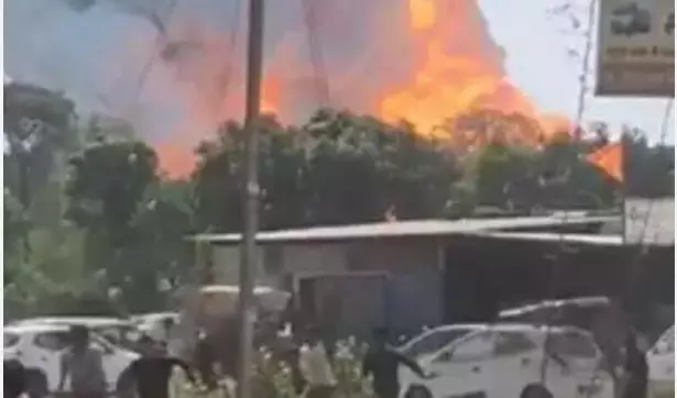 Ahmedabad- Firecracker Factory Fire: पटाखा फैक्ट्री में भीषण धमाका, 8 लोगों की जलकर मौत, 15 से अधिक गंभीर Ahmedabad- Firecracker Factory Fire: पटाखा फैक्ट्री में भीषण धमाका, 8 लोगों की जलकर मौत, 15 से अधिक गंभीर