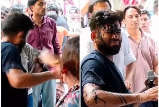 CJP Protest: अनशन कर रहे अभिजीत दीपके पर फेंकी गई स्याही, जंतर-मंतर पर हंगामा, महिला हिरासत में CJP Protest: अनशन कर रहे अभिजीत दीपके पर फेंकी गई स्याही, जंतर-मंतर पर हंगामा, महिला हिरासत में