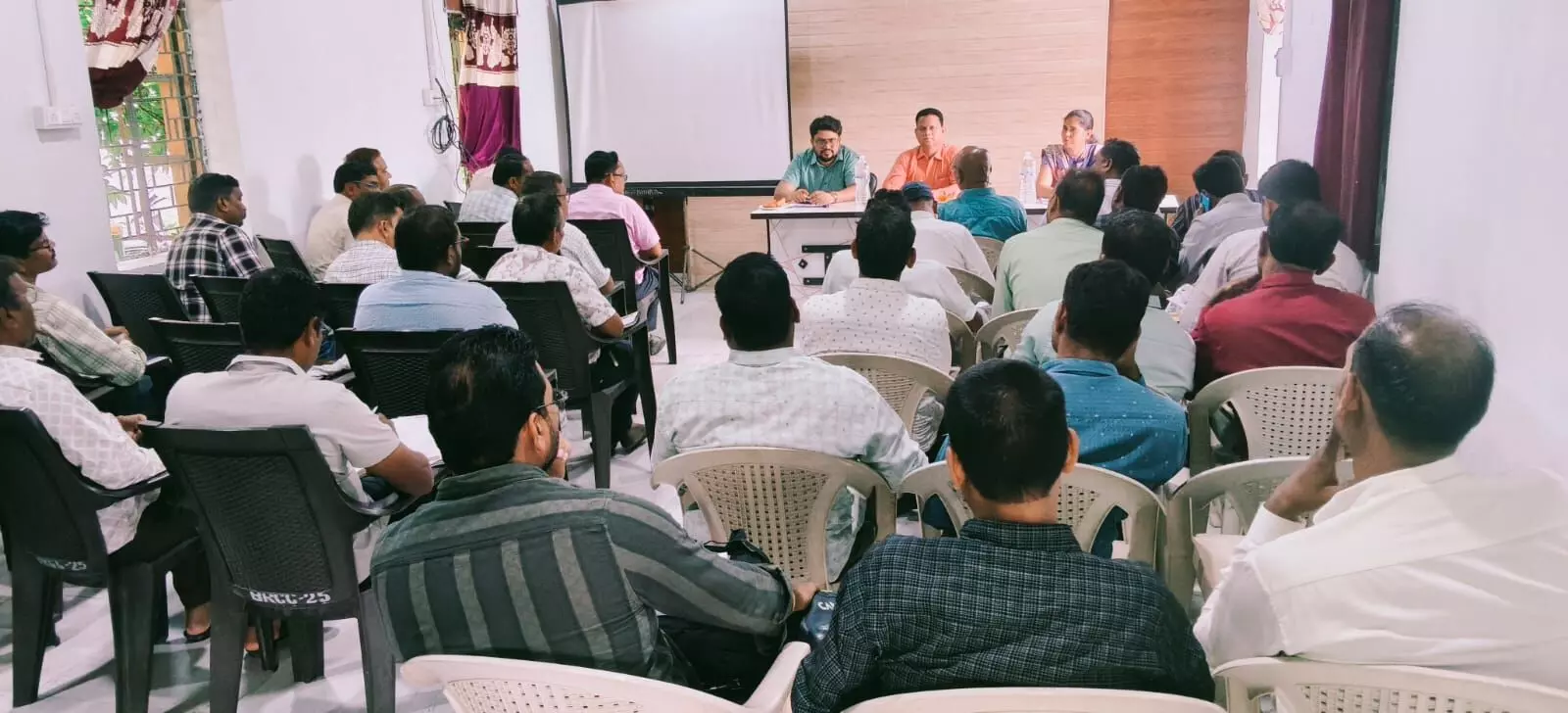 CG News: नवपदस्थ बीईओ डी.एन. दीवान ने ली संकुल समन्वयकों की मैराथन बैठक, शिक्षा व्यवस्था सुधारने के दिए अहम निर्देश CG News: नवपदस्थ बीईओ डी.एन. दीवान ने ली संकुल समन्वयकों की मैराथन बैठक, शिक्षा व्यवस्था सुधारने के दिए अहम निर्देश