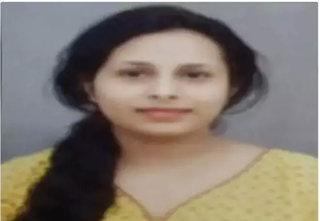 Bilaspur Fake Snake Bite Compensation Scam:स्नेक बाइट से मौत का फर्जी पोस्टमार्टम रिपोर्ट बनाने वाली सिम्स की महिला डॉक्टर गिरफ्तार Bilaspur Fake Snake Bite Compensation Scam:स्नेक बाइट से मौत का फर्जी पोस्टमार्टम रिपोर्ट बनाने वाली सिम्स की महिला डॉक्टर गिरफ्तार
