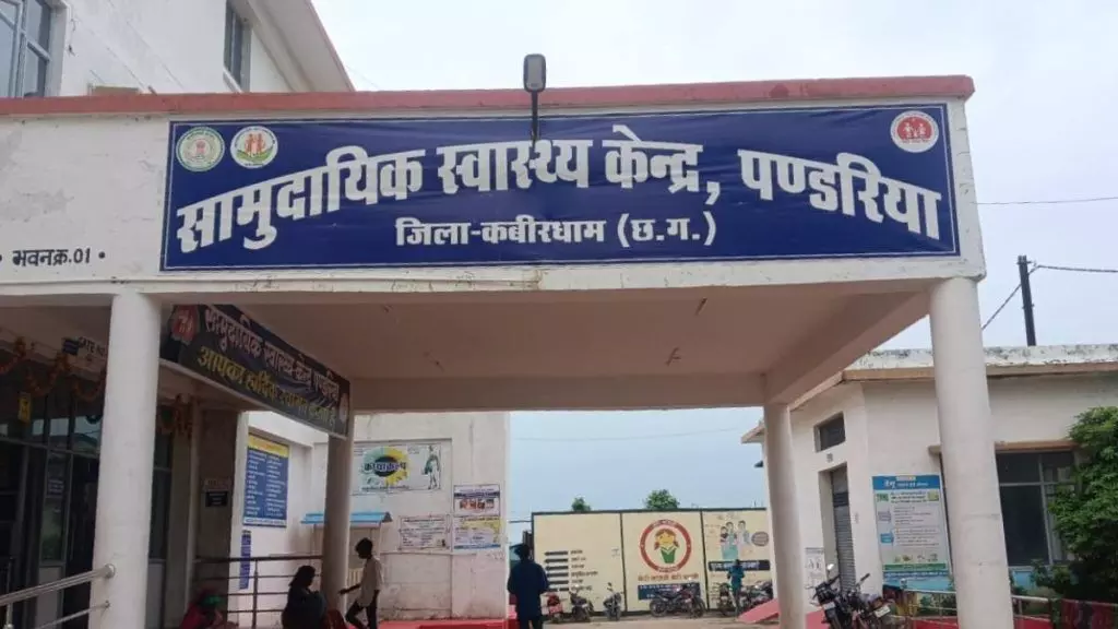 CG News : कस्तूरबा छात्रावास में बिगड़ी छात्राओं की तबीयत, उल्टी-दस्त से 15 बच्चियां बीमार, 4 अस्पताल में भर्ती CG News : कस्तूरबा छात्रावास में बिगड़ी छात्राओं की तबीयत, उल्टी-दस्त से 15 बच्चियां बीमार, 4 अस्पताल में भर्ती
