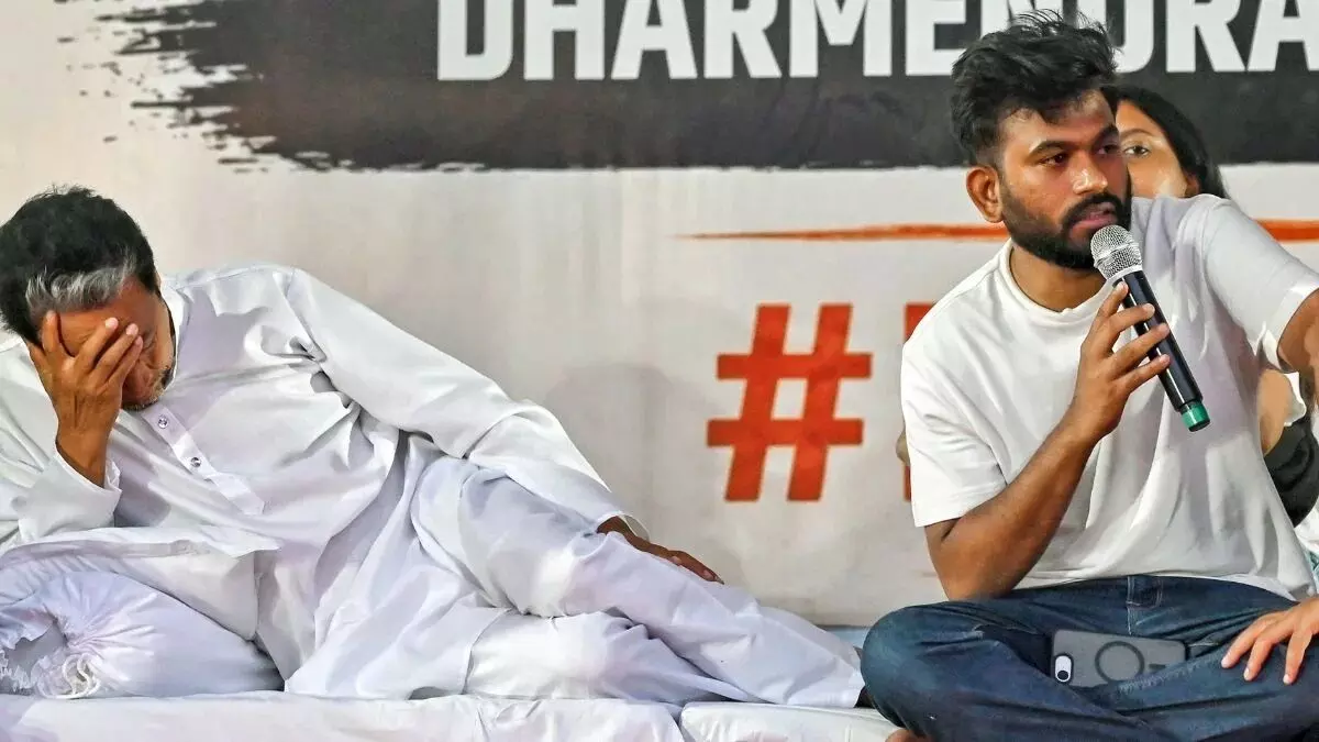 Hunger Strike: सोनम वांगचुक की अपील पर अभिजीत दीपके ने खत्म किया अनशन, संसद मार्च के दौरान हंगामा