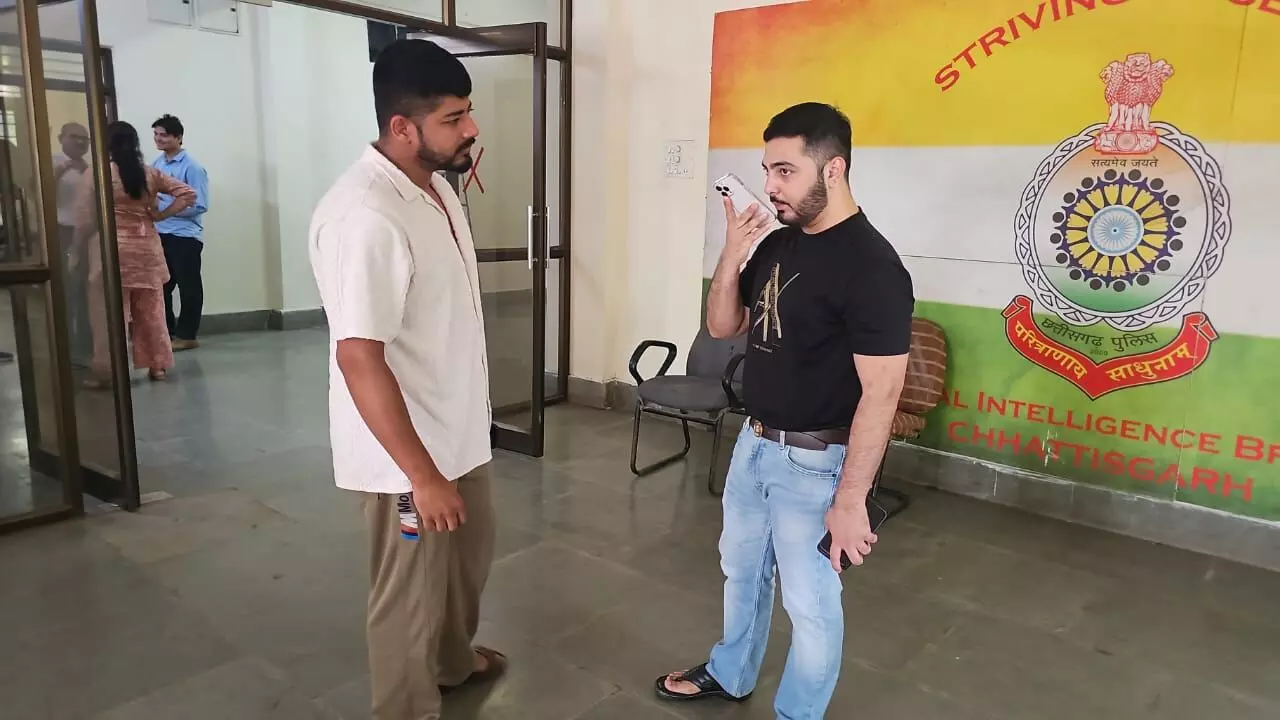 Cyber fraud : होटल एसोसिएशन के प्रदेश सचिव उमेर ढेबर का WhatsApp हैक, कूरियर बॉय बनकर ठगों ने दोस्तों से मांगे 48 हजार Cyber fraud : होटल एसोसिएशन के प्रदेश सचिव उमेर ढेबर का WhatsApp हैक, कूरियर बॉय बनकर ठगों ने दोस्तों से मांगे 48 हजार