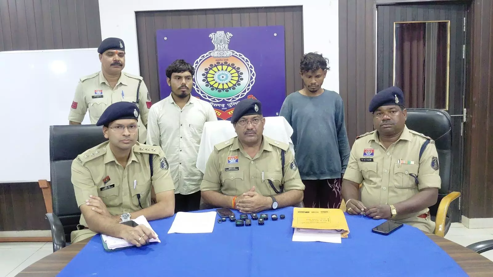 CG Crime : अंधेकत्ल की गुत्थी सुलझी, दुष्कर्म की कोशिश नाकाम होने पर गला घोंटा, पत्थर से कुचलकर ली जान, 2 आरोपी गिरफ्तार CG Crime : अंधेकत्ल की गुत्थी सुलझी, दुष्कर्म की कोशिश नाकाम होने पर गला घोंटा, पत्थर से कुचलकर ली जान, 2 आरोपी गिरफ्तार
