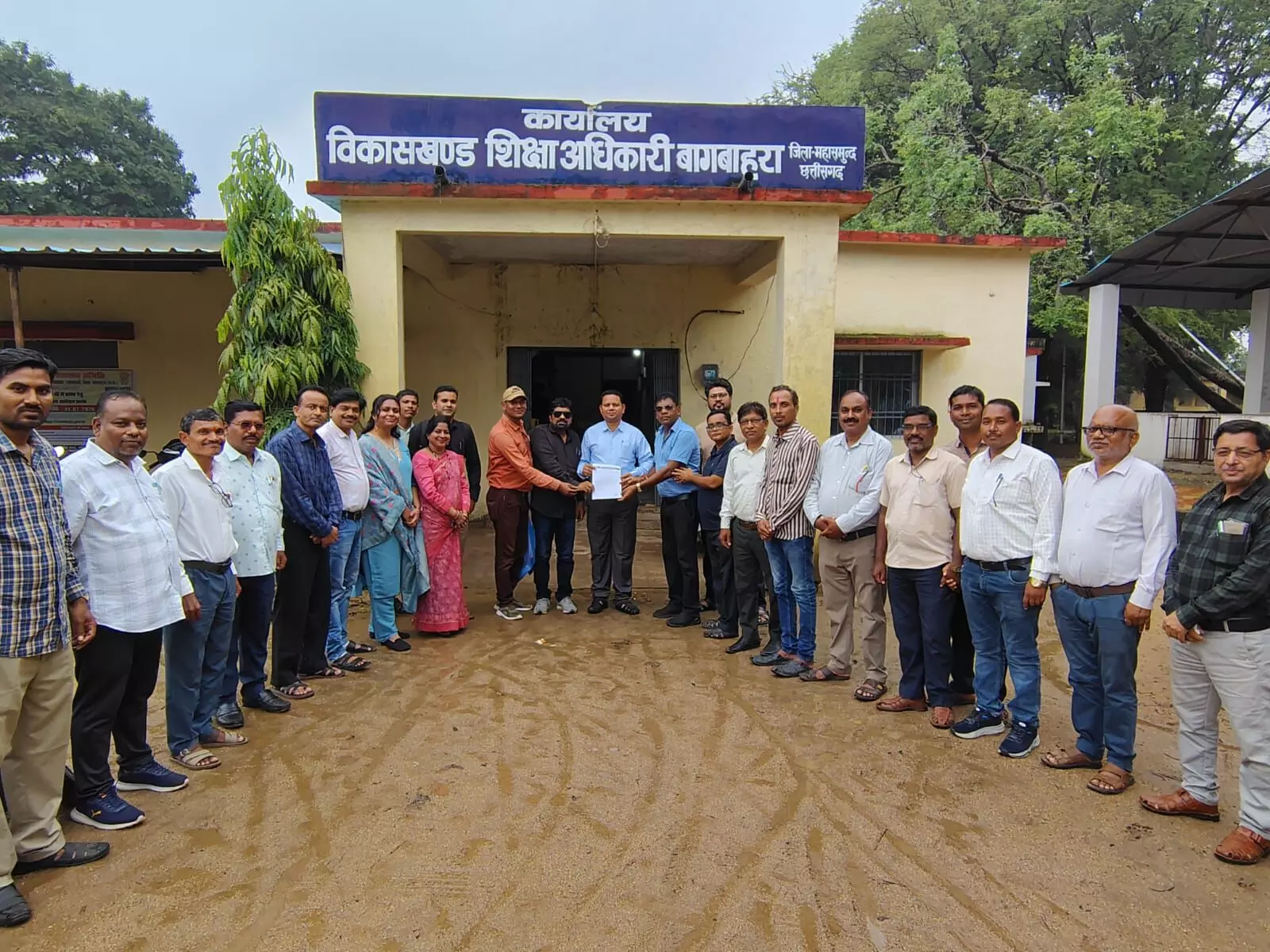 CG News : नवपदस्थ बीईओ का शिक्षकों ने किया स्वागत, स्थानीय समस्याओं को लेकर छःग टीचर्स एसोसिएशन ने सौंपा ज्ञापन CG News : नवपदस्थ बीईओ का शिक्षकों ने किया स्वागत, स्थानीय समस्याओं को लेकर छःग टीचर्स एसोसिएशन ने सौंपा ज्ञापन