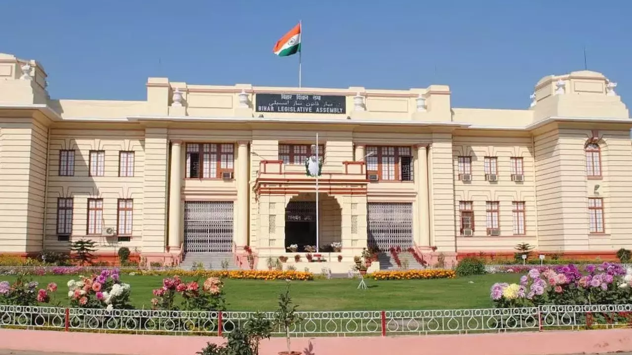 Bihar Assembly : बिहार विधानसभा में 7 विधेयक पारित, विपक्ष ने महंगाई और शिक्षकों की कमी को लेकर सरकार को घेरा