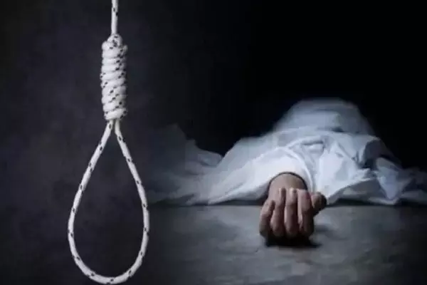 MP News : पुलिस चौकी में होमगार्ड जवान ने की आत्महत्या, चौकी परिसर में फंदे से लटका मिला शव MP News : पुलिस चौकी में होमगार्ड जवान ने की आत्महत्या, चौकी परिसर में फंदे से लटका मिला शव