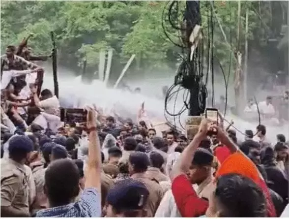Raipur BJP Protest: कांग्रेस दफ्तर राजीव भवन घेरने निकले भाजपा कार्यकर्ताओं पर चला वाटर कैनन, कांग्रेस भी करेगी काउंटर प्रदर्शन, शंकर नगर टर्निंग प्वाइंट बंद