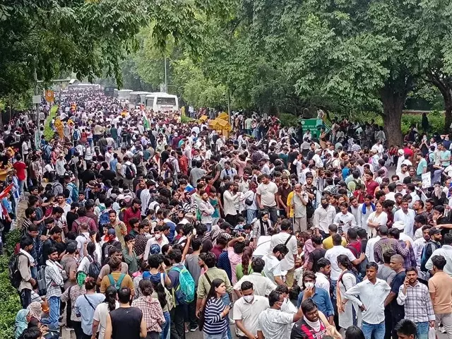 Jantar Mantar student protest Violent: दिल्ली में फिर हिंसक हुआ छात्रों का प्रदर्शन,जंतर-मंतर के नजदीक पत्थरबाजी में कई पुलिसकर्मी घायल Jantar Mantar student protest Violent: दिल्ली में फिर हिंसक हुआ छात्रों का प्रदर्शन,जंतर-मंतर के नजदीक पत्थरबाजी में कई पुलिसकर्मी घायल