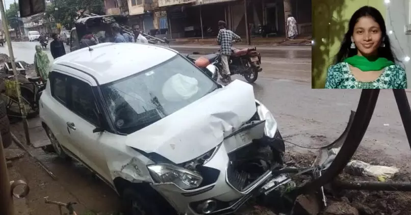 CG Accident : शादी की खुशियां बदलीं मातम में, तेज रफ्तार कार बिजली के खंभे से टकराई, इंजीनियरिंग छात्रा की मौत, 5 घायल