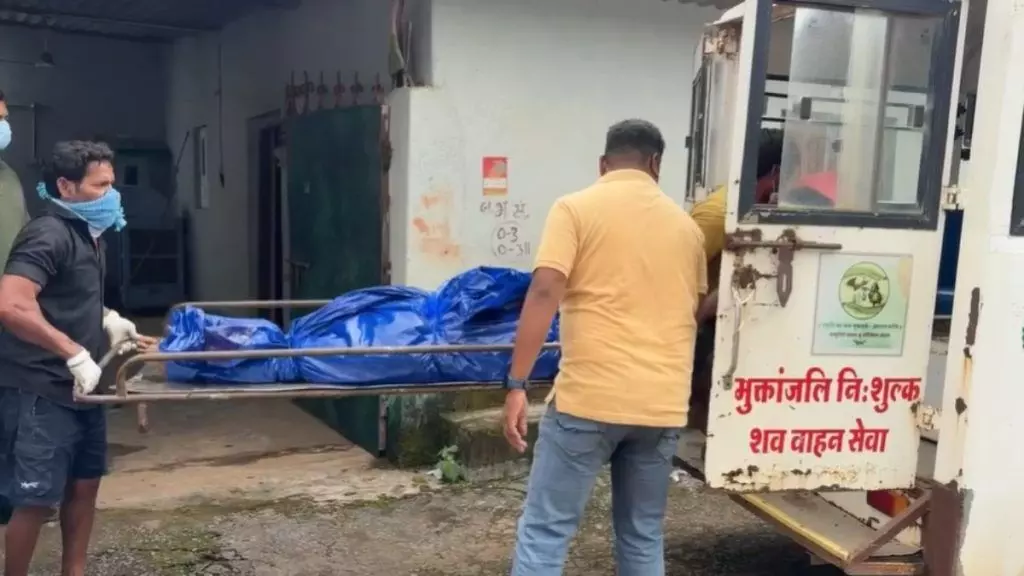 CG Crime News: घरेलू विवाद का खौफनाक अंजाम, पत्नी की हत्या कर शव के किए दो टुकड़े, बदबू से हुआ खुलासा CG Crime News: घरेलू विवाद का खौफनाक अंजाम, पत्नी की हत्या कर शव के किए दो टुकड़े, बदबू से हुआ खुलासा