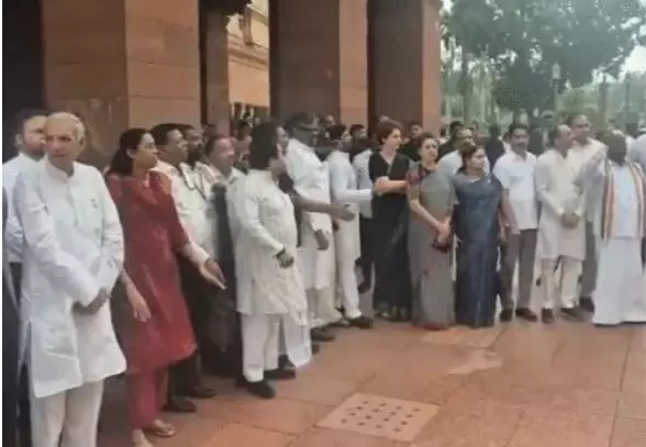NEET paper leak case: पीएम सदन में आकर बयान दें, तभी उनको बातों को सही मानेंगे : खड़गे, विपक्ष का संसद के बाहर नारेबाजी, थोड़ी देर में कैबिनेट बैठक