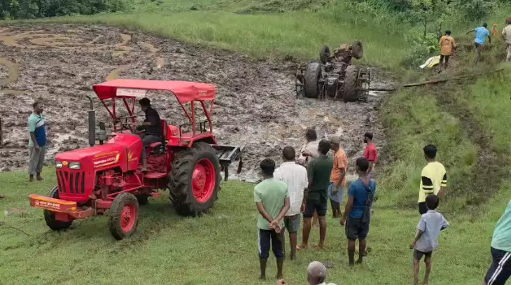 CG Accident : मैनपाट में खेत जोतते समय पलटा ट्रैक्टर, 26 वर्षीय युवक की दर्दनाक मौत CG Accident : मैनपाट में खेत जोतते समय पलटा ट्रैक्टर, 26 वर्षीय युवक की दर्दनाक मौत