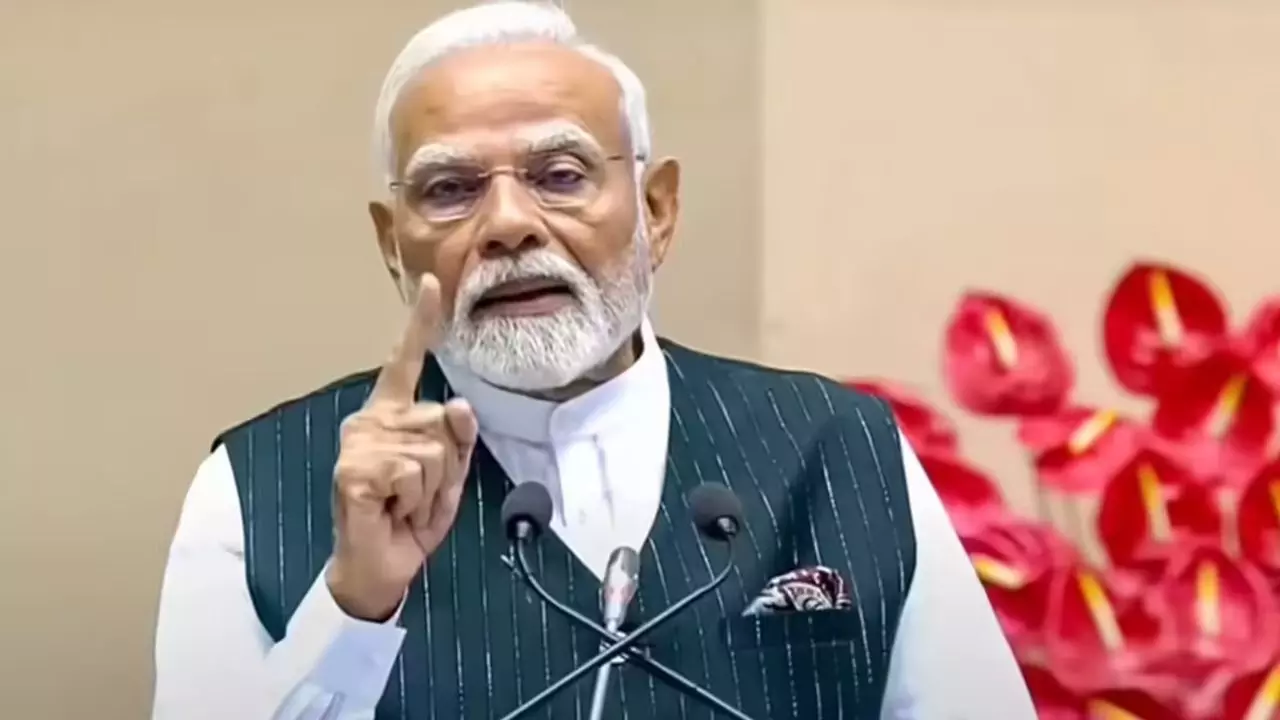 Mann Ki Baat: मन की बात में कारगिल के वीरों को पीएम मोदी ने किया नमन, जल संरक्षण और अंतरिक्ष शक्ति पर दिया बड़ा संदेश Mann Ki Baat: मन की बात में कारगिल के वीरों को पीएम मोदी ने किया नमन, जल संरक्षण और अंतरिक्ष शक्ति पर दिया बड़ा संदेश