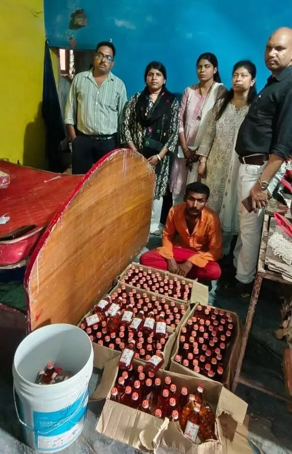 CG News: रायपुर में आबकारी विभाग की बड़ी कार्रवाई, गोवा की 249 पाव अवैध शराब जब्त