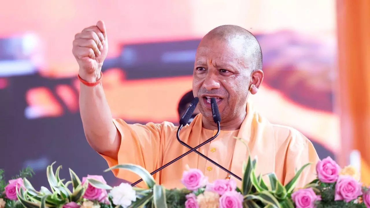 UP News : आलू किसानों के लिए योगी सरकार की 3 बड़ी योजनाएं, ₹1000 करोड़ का भाव स्थिरता कोष; बीज और कोल्ड स्टोरेज पर भी राहत UP News : आलू किसानों के लिए योगी सरकार की 3 बड़ी योजनाएं, ₹1000 करोड़ का भाव स्थिरता कोष; बीज और कोल्ड स्टोरेज पर भी राहत
