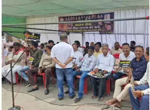Raipur City News: स्मार्ट मीटर के विरोध में राजीव चौक पर कांग्रेस का धरना, पुराने मीटर लगाने और बढ़े बिजली बिल सुधारने की मांग Raipur City News: स्मार्ट मीटर के विरोध में राजीव चौक पर कांग्रेस का धरना, पुराने मीटर लगाने और बढ़े बिजली बिल सुधारने की मांग