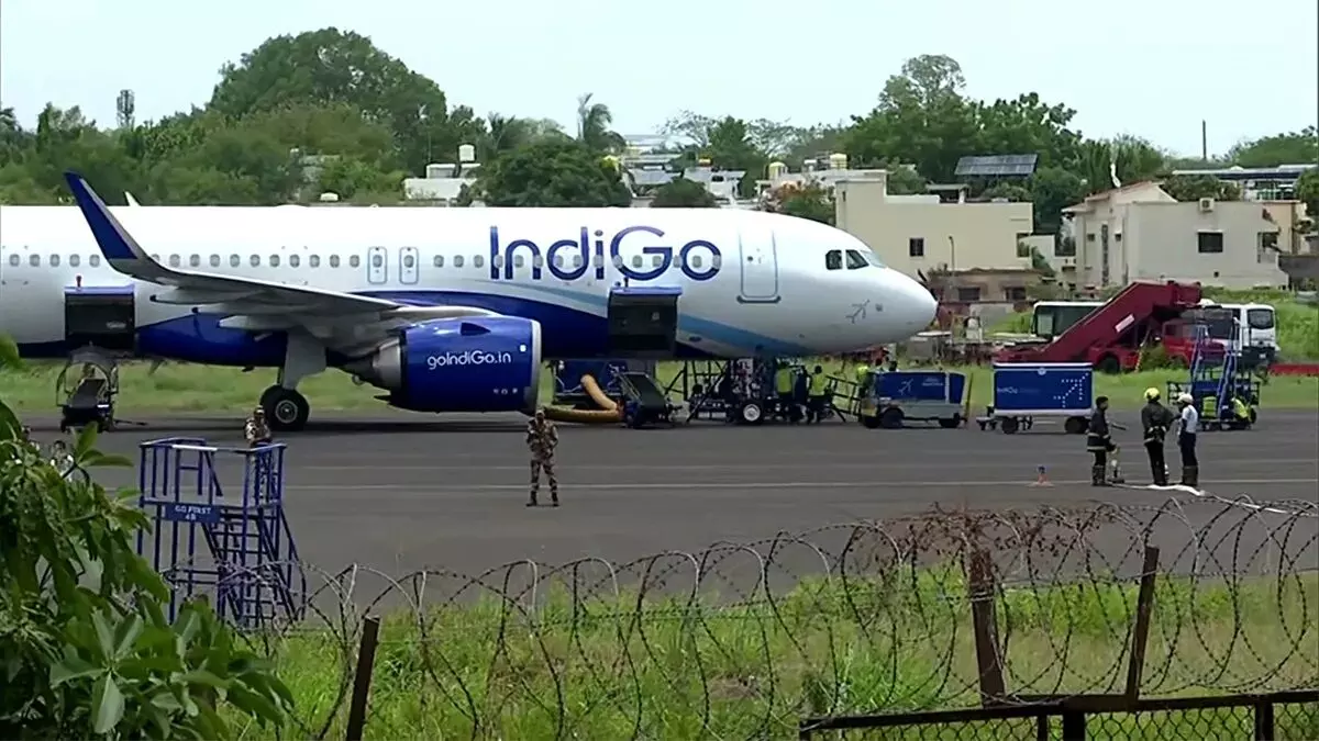 IndiGo Emergency Landing: दुबई से मुंबई आ रही इंडिगो फ्लाइट की राजकोट में इमरजेंसी लैंडिंग, सभी 194 यात्री सुरक्षित
