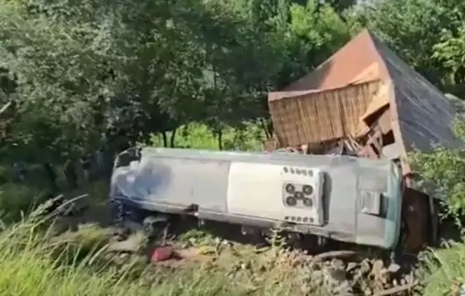 amarnath yatra bus accident: यात्रियों से भरी बस खाई में गिरी, 39 श्रद्धालु घायल, सेना ने चलाया रेस्क्यू ऑपरेशन