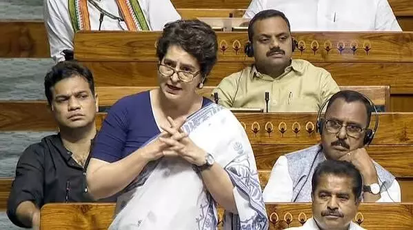 Priyanka Gandhi in Parliament: क्या छात्र आतंकवादी थे? छात्रों पर AK-47 और पैलेट गन चलाने से भड़कीं प्रियंका गांधी, गृहमंत्री से मांगा जवाब