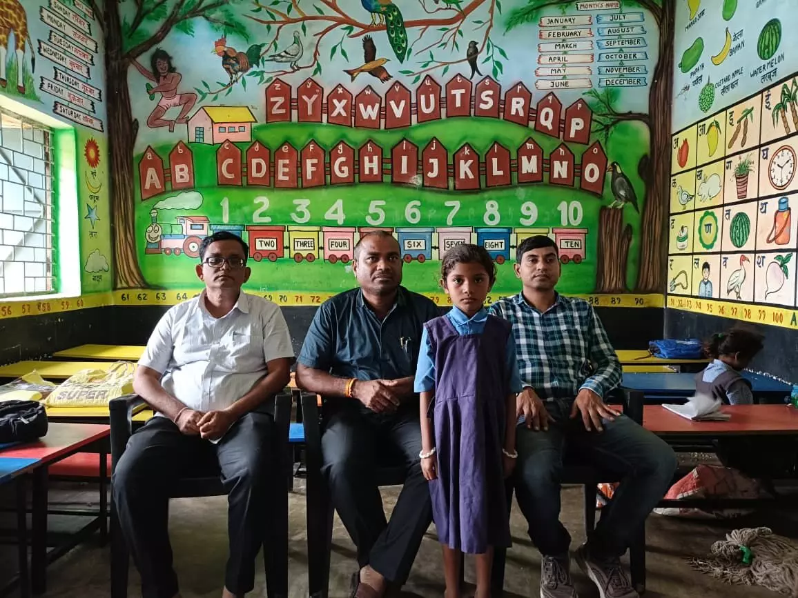 CG News: संकुल प्राचार्य पवन कुमार चक्रधारी ने किया शासकीय उच्च प्राथमिक शाला कोसमर्रा का औचक निरीक्षण, पुस्तक वितरण और नियमित उपस्थिति पर दिया जोर