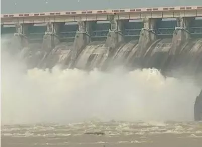 Odisha Flood: ओडिशा में बाढ़ के हालात, 1 लाख लोग हटाए गए, महानदी पर बना हीराकुड बांध लबालब, छत्तीसगढ़ में भारी बारिश का अलर्ट