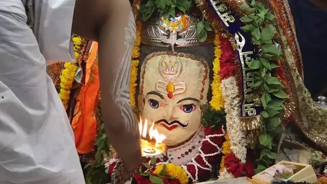 Mahakaal Darshan : घर बैठे करें बाबा महाकाल के दिव्य दर्शन, देखें उज्जैन महाकालेश्वर की मनमोहक आरती Mahakaal Darshan : घर बैठे करें बाबा महाकाल के दिव्य दर्शन, देखें उज्जैन महाकालेश्वर की मनमोहक आरती
