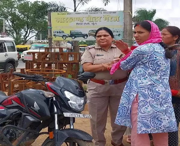 Jharkhand News : 50 हजार की पहली किस्त बनी गिरफ्तारी की वजह, महिला थाना प्रभारी को ACB ने रंगे हाथ दबोचा Jharkhand News : 50 हजार की पहली किस्त बनी गिरफ्तारी की वजह, महिला थाना प्रभारी को ACB ने रंगे हाथ दबोचा