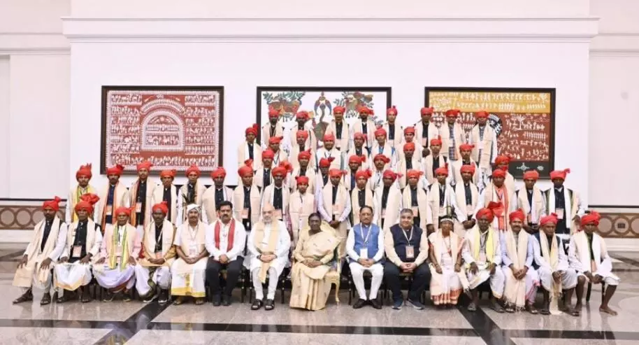 राष्ट्रपति भवन में बस्तर के मांझी-चालकी बने खास मेहमान, राष्ट्रपति ने खुद परोसा भोजन, अमित शाह, सीएम विष्णुदेव साय, विजय शर्मा और संस्कृति मंत्री राजेश अग्रवाल भी बने गवाह