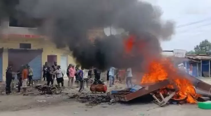 nepal communal violence: नेपाल में सांप्रदायिक हिंसा की आग: सुनसरी से शुरू हुआ विवाद कई शहरों तक फैला, 6 शहरों में कर्फ्यू, सेना ने संभाला मोर्चा nepal communal violence: नेपाल में सांप्रदायिक हिंसा की आग: सुनसरी से शुरू हुआ विवाद कई शहरों तक फैला, 6 शहरों में कर्फ्यू, सेना ने संभाला मोर्चा