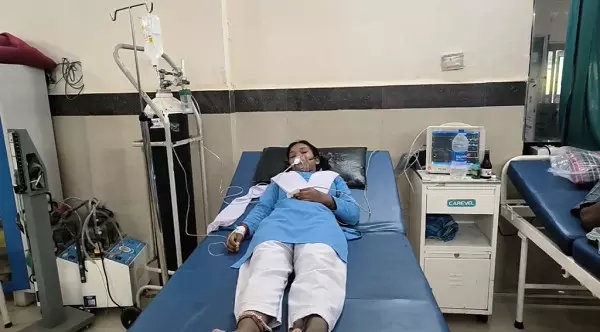 CG News : स्कूल में एक के बाद एक बेहोश हुईं 5 छात्राएं, मची अफरा-तफरी, एक की हालत गंभीर