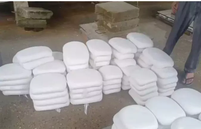 Analogue Paneer Seized: एनालॉग पनीर की बिक्री पर रोक के बाद अंबिकापुर में बड़ी कार्यवाही, राजहंस ट्रेवल्स की बस से डेढ़ क्विंटल एनालॉग पनीर बरामद Analogue Paneer Seized: एनालॉग पनीर की बिक्री पर रोक के बाद अंबिकापुर में बड़ी कार्यवाही, राजहंस ट्रेवल्स की बस से डेढ़ क्विंटल एनालॉग पनीर बरामद