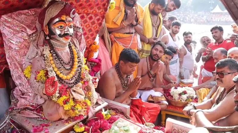 MP News : श्रावण के पहले सोमवार पर शाही सवारी: मनमहेश स्वरूप में नगर भ्रमण पर निकले बाबा महाकाल, जयघोष से गूंजा उज्जैन MP News : श्रावण के पहले सोमवार पर शाही सवारी: मनमहेश स्वरूप में नगर भ्रमण पर निकले बाबा महाकाल, जयघोष से गूंजा उज्जैन