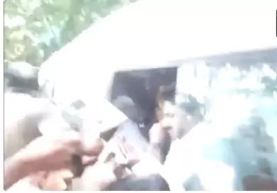 चेन्नई में बवाल, तृषा पर कमेंट को लेकर उदयनिधि स्टालिन को घर से उठा ले गई पुलिस CM विजय का नाम ले की थी गंदी बात चेन्नई में बवाल, तृषा पर कमेंट को लेकर उदयनिधि स्टालिन को घर से उठा ले गई पुलिस CM विजय का नाम ले की थी गंदी बात