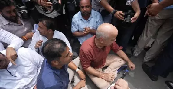 Kejriwal E20 Protest Live: अरविंद केजरीवाल के PM हाउस मार्च को पुलिस ने रोका, केजरीवाल बोले- E20 थोपना बंद करें, फ़िरोज़ शाह रोड पर धरने पर बैठे कार्यकर्ता Kejriwal E20 Protest Live: अरविंद केजरीवाल के PM हाउस मार्च को पुलिस ने रोका, केजरीवाल बोले- E20 थोपना बंद करें, फ़िरोज़ शाह रोड पर धरने पर बैठे कार्यकर्ता