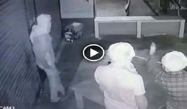 UP Crime : एक ही रात में 5 सर्राफा दुकानों पर धावा, 10 लाख से ज्यादा के जेवर और नकदी चोरी
