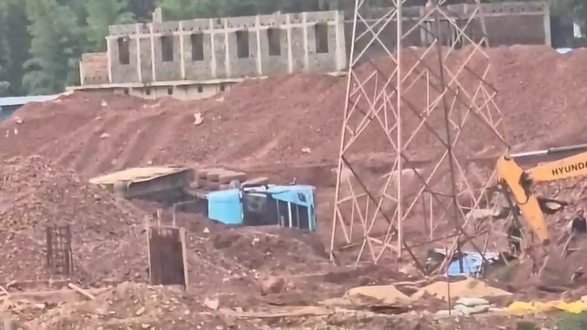 CG News : एल्युमिनियम रिफाइनरी प्लांट में बड़ा हादसा, हाइड्रोलिक ट्रक पलटने से चालक की मौत