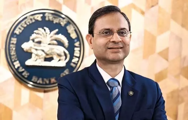 RBI MPC Meeting: रेपो रेट 5.25% पर बरकरार, फिलहाल लोन की EMI में राहत नहीं , देखें महंगाई को लेकर क्या कहा आरबीआई गर्वनर ने RBI MPC Meeting: रेपो रेट 5.25% पर बरकरार, फिलहाल लोन की EMI में राहत नहीं , देखें महंगाई को लेकर क्या कहा आरबीआई गर्वनर ने